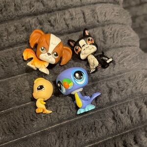 4 authentic littlest pet shop bundle